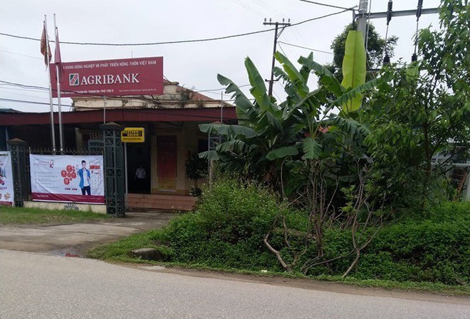 Vụ một tay dao, một tay súng vào ngân hàng Agribank cướp hơn 500 triệu: Nghi phạm là MC đám cưới, sống lêu lổng - Ảnh 2.