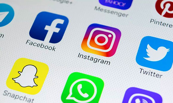 Xin visa vào Mỹ phải khai báo tài khoản Facebook lẫn Instagram - Ảnh 1.