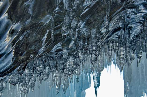 Những hình ảnh đáng kinh ngạc về tạo hình băng trên hồ Baikal - Ảnh 14.