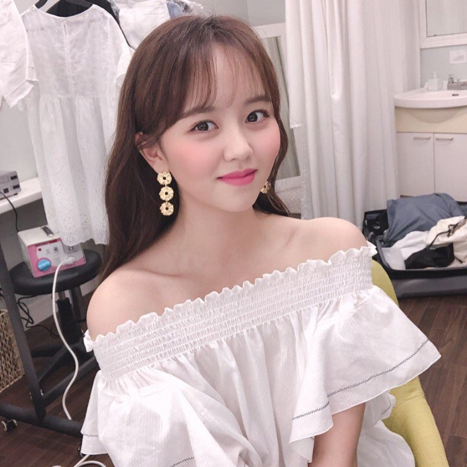 After Kim Yoo Jung, the young goddess Kim So Hyun bravely cut her long and beautiful hair causing a scene - Photo 5. After Kim Yoo Jung, the young goddess Kim So Hyun bravely cut her long and beautiful hair causing a scene - Photo 5.