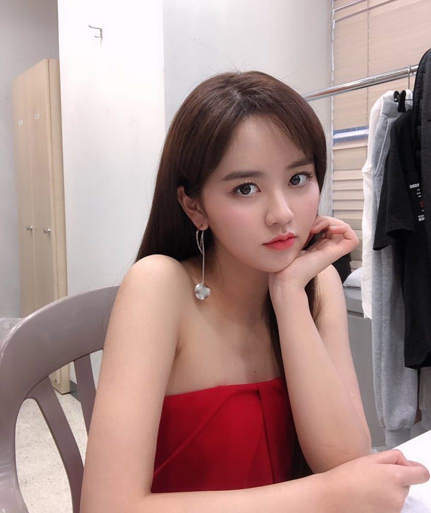After Kim Yoo Jung, the young goddess Kim So Hyun bravely cut her long and beautiful hair causing a scene - Photo 1. After Kim Yoo Jung, the young goddess Kim So Hyun bravely cut her long and beautiful hair causing a scene - Photo 1.
