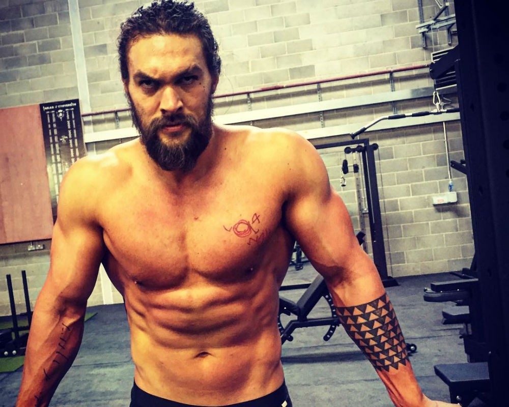 Ngã ngửa 6 múi sừng sững của tài tử Aquaman nay đã hợp thể thành một, bờ ngực vạm vỡ cùng đi chơi trốn tìm - Ảnh 6. Ngã ngửa 6 múi sừng sững của tài tử Aquaman nay đã hợp thể thành một, bờ ngực vạm vỡ cùng đi chơi trốn tìm - Ảnh 6.