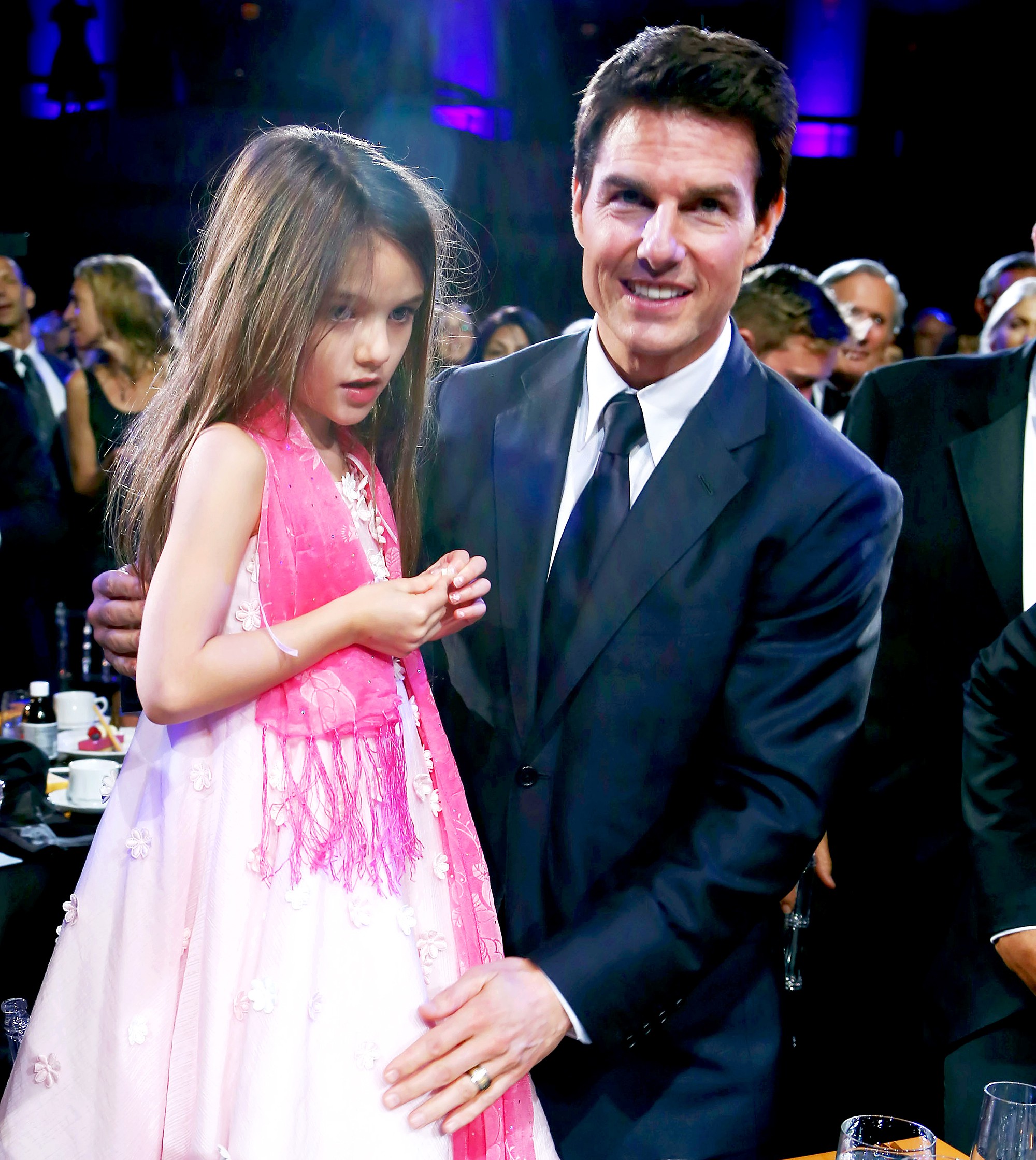 Sau bao năm, minh tinh Katie Holmes th&uacute; nhận trong nước mắt: Suri kh&ocirc;ng phải con ruột của Tom Cruise? - Ảnh 2.