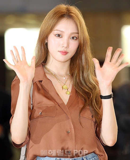 TWICE bị mỹ nhân Lee Sung Kyung 