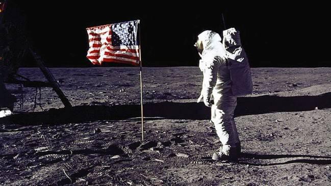 NASA sẽ đưa nữ phi hành gia lên Mặt trăng trong năm 2024 - Ảnh 1.