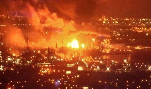 Hiện trường nhà máy lọc dầu tại Nam Philadelphia phát nổ thành quả cầu lửa - Ảnh 1.