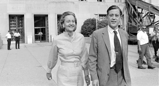 Katharine Graham: Chồng ngoại tình rồi tự tử vì trầm cảm, bà mẹ bỉm sữa vượt lên số phận trở thành huyền thoại của giới báo chí - Ảnh 5.