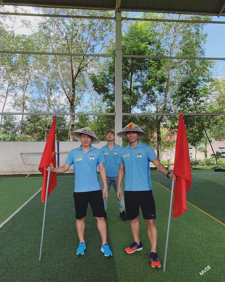 Công Phượng, Văn Toàn gây sốt với màn cheerleading siêu đáng yêu - Ảnh 4. Công Phượng, Văn Toàn gây sốt với màn cheerleading siêu đáng yêu - Ảnh 4.