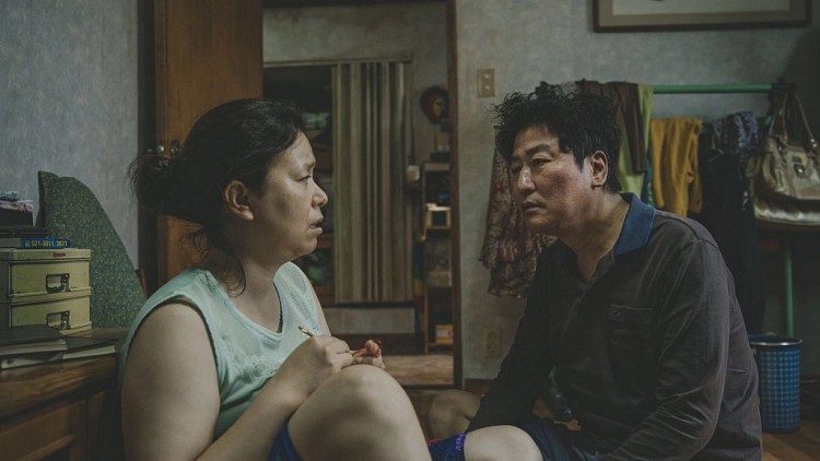 5 chi tiết quen thuộc được Bong Joon Ho cài vào Kí Sinh Trùng: Càng hiểu cặn kẽ, càng thấy rùng mình! - Ảnh 4. 5 chi tiết quen thuộc được Bong Joon Ho cài vào Kí Sinh Trùng: Càng hiểu cặn kẽ, càng thấy rùng mình! - Ảnh 4.