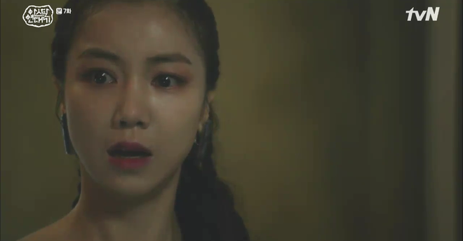 Niên Sử Kí Arthdal tập 7: Song Joong Ki hóa thánh lật mặt, tráo thuốc độc để trả thù thay cho người yêu Ji Soo đã mất - Ảnh 2. Niên Sử Kí Arthdal tập 7: Song Joong Ki hóa thánh lật mặt, tráo thuốc độc để trả thù thay cho người yêu Ji Soo đã mất - Ảnh 2.