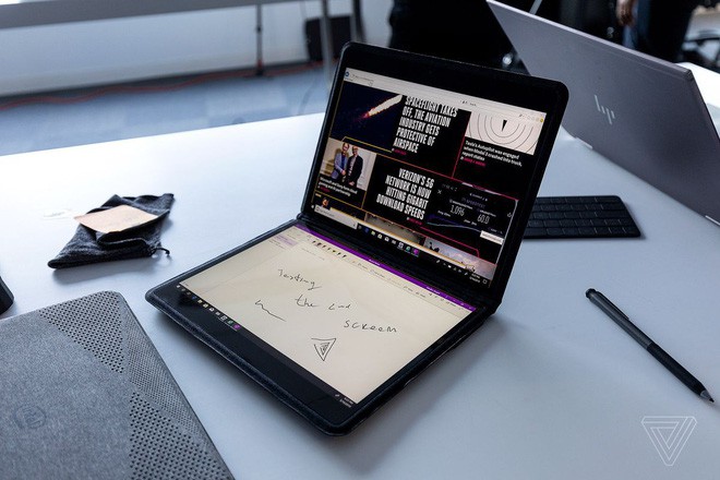 Laptop trở lại thời hoàng kim, ngày càng kỳ quặc nhưng không kém phần thú vị - Ảnh 3.