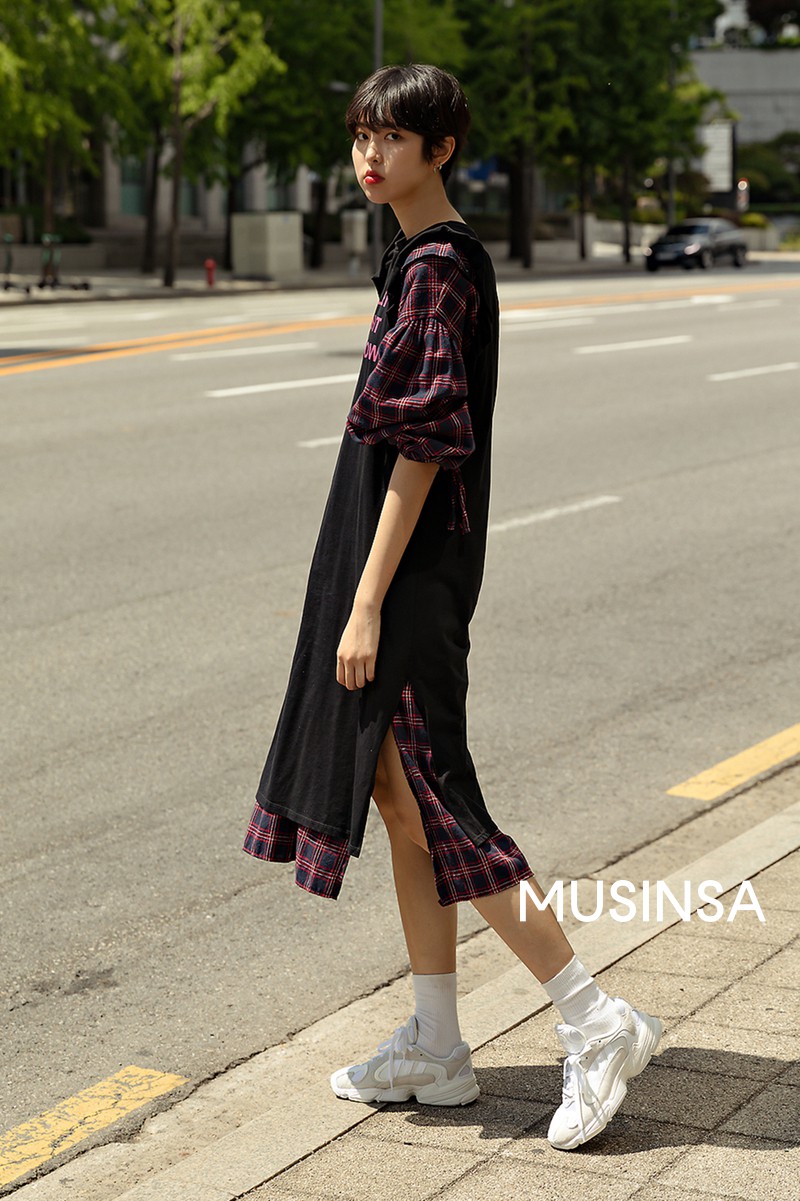 Street style giới trẻ Hàn: chẳng màng lồng lộn, các cô nàng chất chơi chứng minh mùa hè cứ lên đồ thật thoải mái là best - Ảnh 6. Street style giới trẻ Hàn: chẳng màng lồng lộn, các cô nàng chất chơi chứng minh mùa hè cứ lên đồ thật thoải mái là best - Ảnh 6.