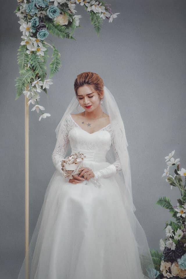 BB Trần gửi ảnh mặc &aacute;o c&ocirc; d&acirc;u, đ&ograve;i cướp ch&uacute; rể Cris Phan nhưng khai tiệc rồi vẫn chưa thấy đến? - Ảnh 3.