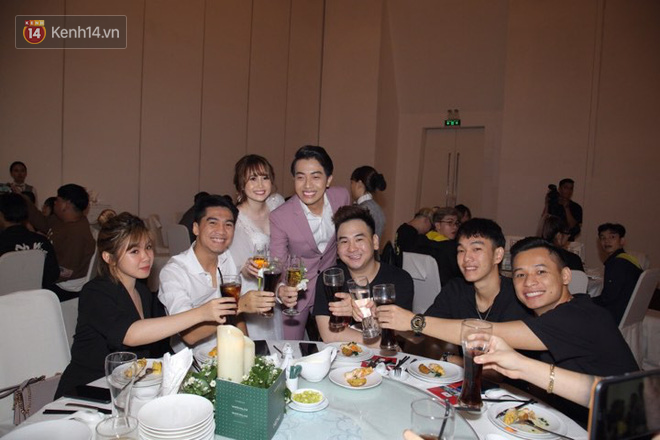 Vũ trụ streamer PewPew, Xemesis, Độ Mixi và Cris Phan đứng chung 1 khung hình: Nguyên team ra đây hết nào! - Ảnh 3.