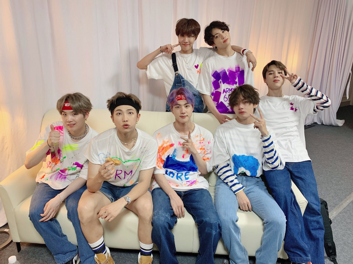 BTS lập thành tích gần gấp đôi BLACKPINK nhưng có phá được kỉ lục Kpop mới không? - Ảnh 2. BTS lập thành tích gần gấp đôi BLACKPINK nhưng có phá được kỉ lục Kpop mới không? - Ảnh 2.