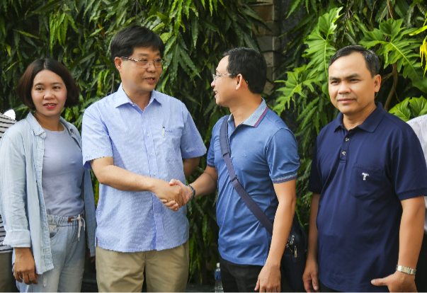 Giảng vi&ecirc;n đại học lại tấp nập l&ecirc;n đường đi coi thi - Ảnh 22.