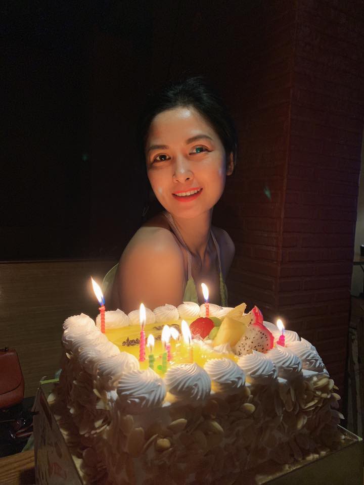 Nhan sắc c&ocirc; Hạnh b&aacute;n hoa chiếm tr&aacute;i tim bố Sơn Về nh&agrave; đi con ngo&agrave;i đời : Ngo&agrave;i 40 m&agrave; hack tuổi, body gợi cảm ngỡ ng&agrave;ng - Ảnh 8.