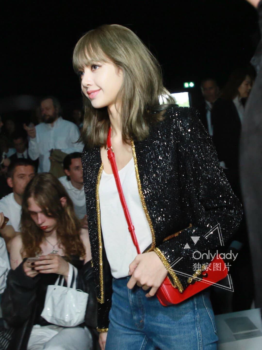 Lisa (BLACKPINK) chứng minh nhan sắc thách thức mọi camera dù chỉ ăn vận đơn giản, make-up sương sương dự sự kiện quốc tế - Ảnh 9. Lisa (BLACKPINK) chứng minh nhan sắc thách thức mọi camera dù chỉ ăn vận đơn giản, make-up sương sương dự sự kiện quốc tế - Ảnh 9.