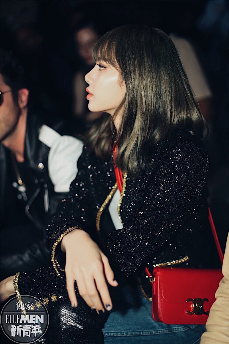 Muốn ná thở với bộ ảnh đẹp của Lisa tại sự kiện Paris: Lướt qua ống kính là thành bìa tạp chí, đôi chân mới khó tin - Ảnh 14. Muốn ná thở với bộ ảnh đẹp của Lisa tại sự kiện Paris: Lướt qua ống kính là thành bìa tạp chí, đôi chân mới khó tin - Ảnh 14.