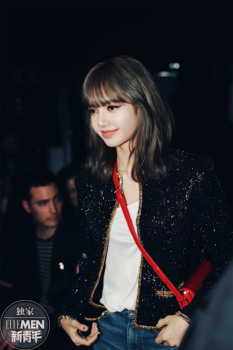 Muốn ná thở với bộ ảnh đẹp của Lisa tại sự kiện Paris: Lướt qua ống kính là thành bìa tạp chí, đôi chân mới khó tin - Ảnh 18. Muốn ná thở với bộ ảnh đẹp của Lisa tại sự kiện Paris: Lướt qua ống kính là thành bìa tạp chí, đôi chân mới khó tin - Ảnh 18.