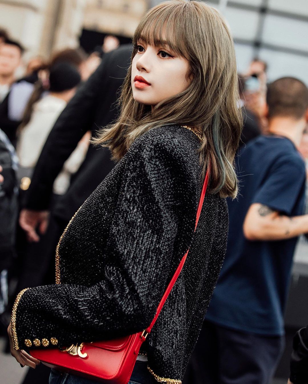 Muốn ná thở với bộ ảnh đẹp của Lisa tại sự kiện Paris: Lướt qua ống kính là thành bìa tạp chí, đôi chân mới khó tin - Ảnh 6. Muốn ná thở với bộ ảnh đẹp của Lisa tại sự kiện Paris: Lướt qua ống kính là thành bìa tạp chí, đôi chân mới khó tin - Ảnh 6.