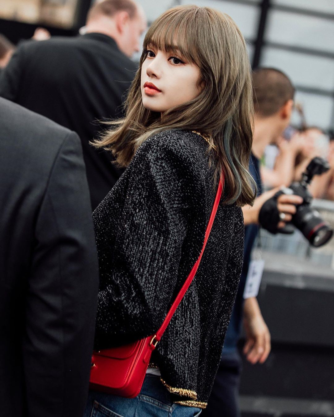 Muốn ná thở với bộ ảnh đẹp của Lisa tại sự kiện Paris: Lướt qua ống kính là thành bìa tạp chí, đôi chân mới khó tin - Ảnh 7. Muốn ná thở với bộ ảnh đẹp của Lisa tại sự kiện Paris: Lướt qua ống kính là thành bìa tạp chí, đôi chân mới khó tin - Ảnh 7.