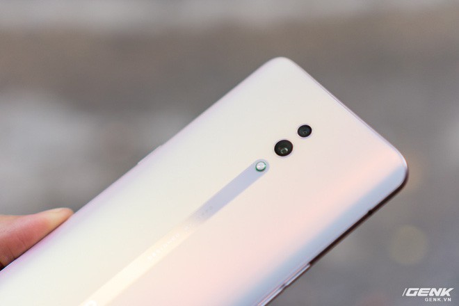 Tr&ecirc;n tay c&aacute; mập m&agrave;u hường Oppo Reno: Hướng tới người d&ugrave;ng nữ, gi&aacute; kh&ocirc;ng đổi 12,99 triệu đồng - Ảnh 10.