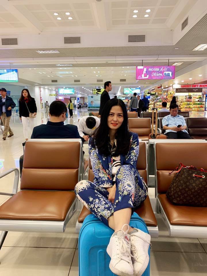 Nhan sắc c&ocirc; Hạnh b&aacute;n hoa chiếm tr&aacute;i tim bố Sơn Về nh&agrave; đi con ngo&agrave;i đời : Ngo&agrave;i 40 m&agrave; hack tuổi, body gợi cảm ngỡ ng&agrave;ng - Ảnh 7.