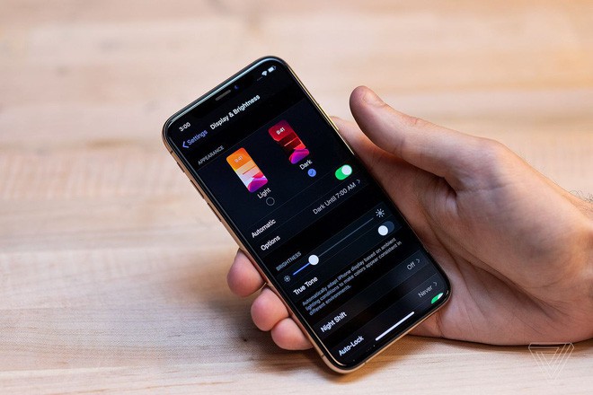 Cận cảnh iOS 13 Public Beta: Giao diện Dark Mode, ứng dụng Apple Maps v&agrave; Reminder ho&agrave;n to&agrave;n mới - Ảnh 1.
