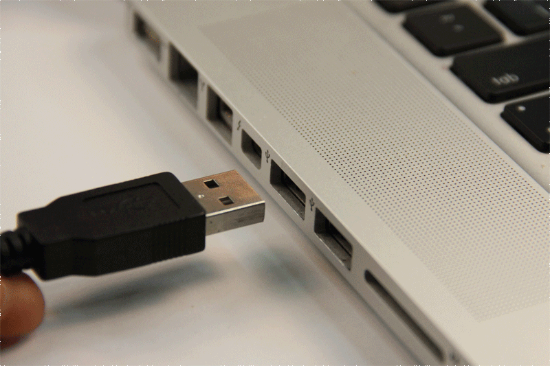 Cha đẻ của cổng USB cảm thấy hối hận vì thiết kế khiến người dùng đút 3 lần mới vào - Ảnh 1.