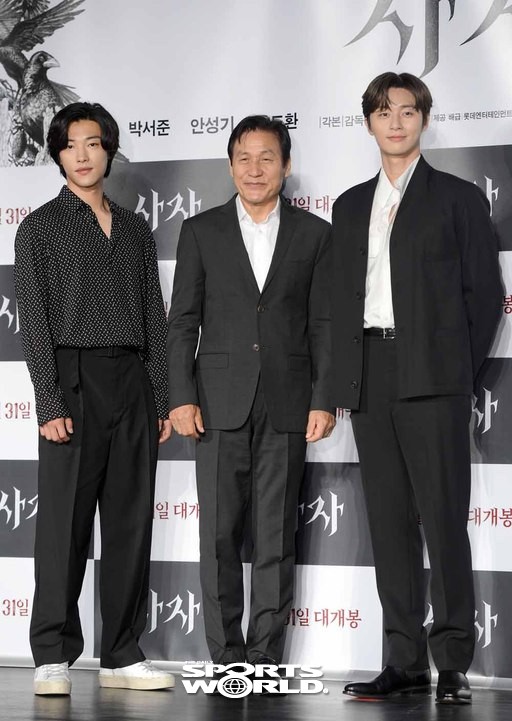 Chẳng may lọt vào khung hình với Park Seo Joon, tài tử con nhà giàu vạn người mê bỗng hóa bạch tuộc, nấm lùn - Ảnh 9.