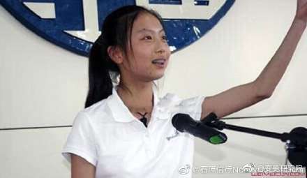 M&agrave;n dao k&eacute;o g&acirc;y sốc Weibo: Bạn g&aacute;i cũ Ph&oacute; Hằng 1 thời đen nhẻm giờ body chuẩn đến minh tinh hạng A cũng phải ghen tị - Ảnh 3.