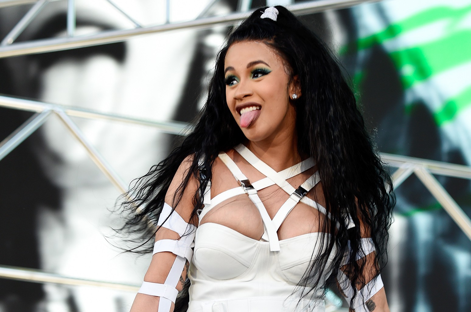 Hearing that Nicki Minaj became the most "swordfish" female rapper of the year, Cardi B rushed to "cheat" to demand justice - Photo 4.