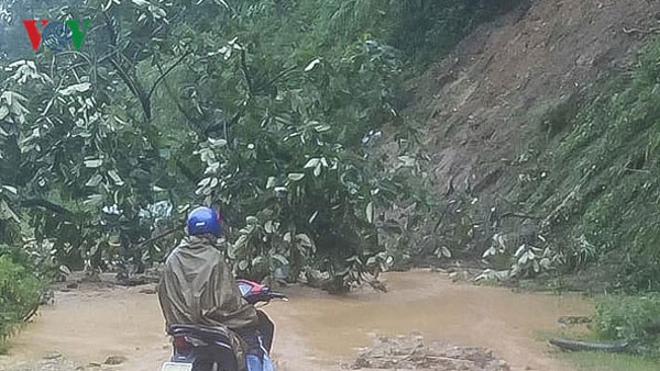 Mưa lũ g&acirc;y thiệt hại lớn ở Điện Bi&ecirc;n, 1 người bị s&eacute;t đ&aacute;nh tử vong - Ảnh 1.