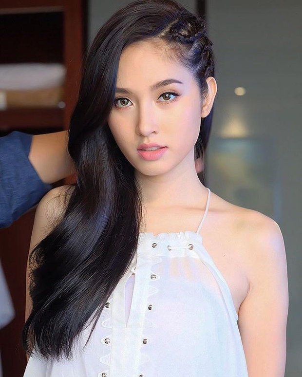 Mỹ nh&acirc;n chuyển giới h&agrave;ng đầu Th&aacute;i l&agrave; Nong Poy cũng b&iacute;t cửa với g&aacute;i xinh lồng lộn của &ldquo;Chiếc L&aacute; Bay&rdquo; - Ảnh 2.