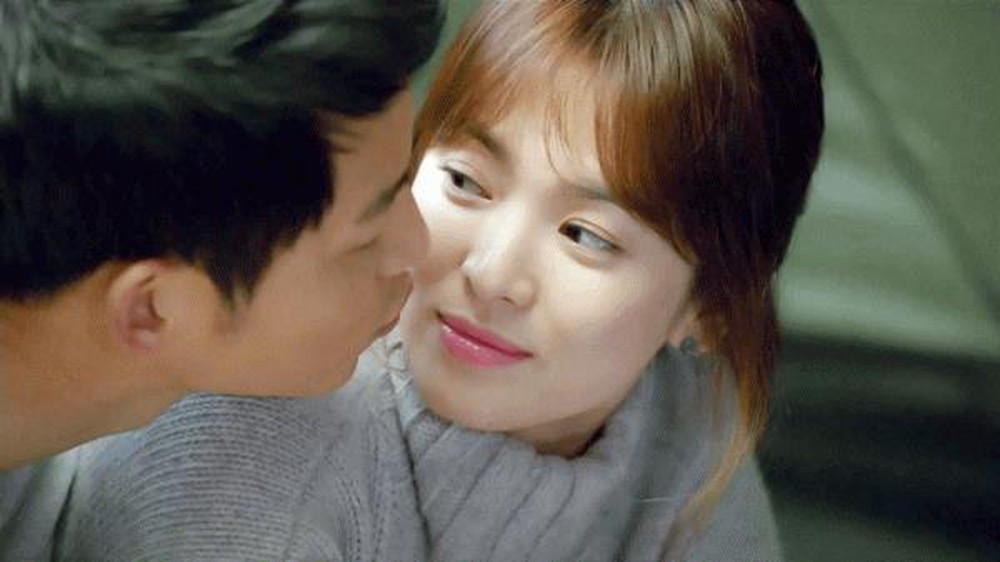 Từng sống chết có nhau trong “Hậu Duệ Mặt Trời”, nay Song Hye Kyo - Song Joong Ki đã thành “người dưng ngược lối” - Ảnh 3. Từng sống chết có nhau trong “Hậu Duệ Mặt Trời”, nay Song Hye Kyo - Song Joong Ki đã thành “người dưng ngược lối” - Ảnh 3.