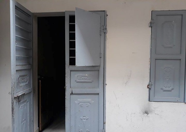 Hải Phòng: Hàng xóm phát hiện thi thể người đàn bà điên chết trong nhà - Ảnh 1.