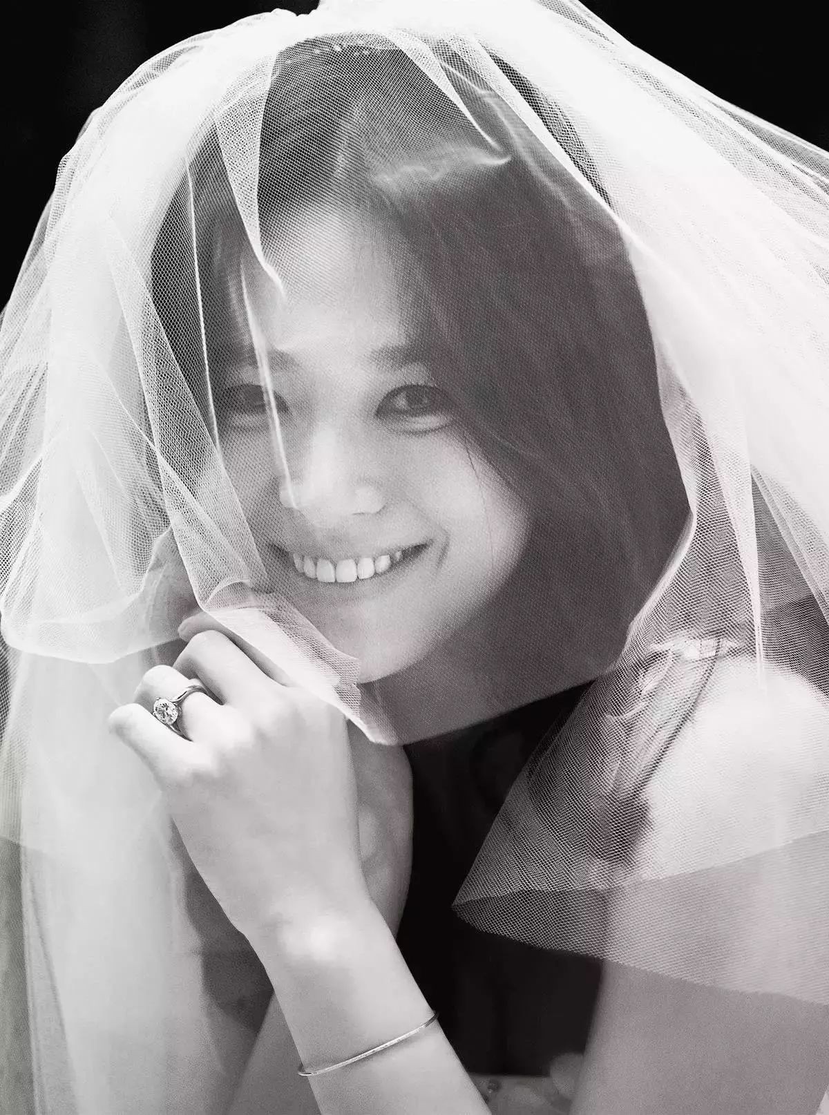 Đau lòng nhất hôm nay: 2 ngày sau khi đệ đơn ly hôn, Song Hye Kyo vẫn giữ bức ảnh cưới 4 triệu like từ 2 năm trước - Ảnh 7.
