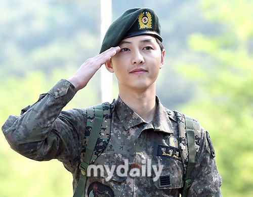 Song Joong Ki: Kẻ si theo đuổi nàng thơ, bao nỗ lực níu kéo kết lại bằng lá đơn ly dị bị cả thế giới chê trách - Ảnh 4.