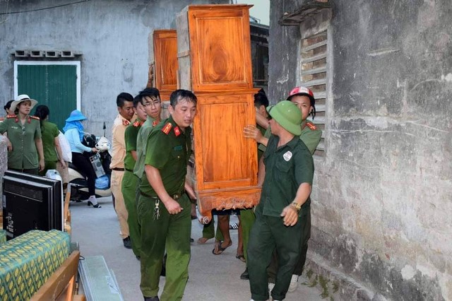 Hà Tĩnh: Gần 100 gia đình phải sơ tán do cháy rừng bùng phát trở lại - Ảnh 2.