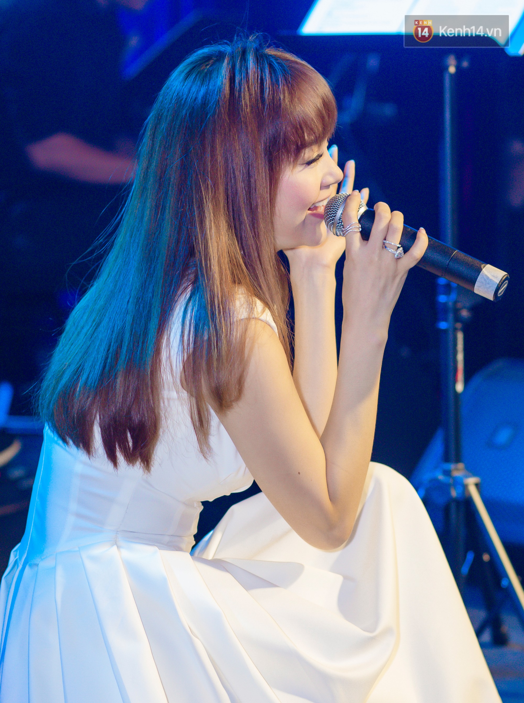 Minh Hằng, Hoàng Thùy Linh khiến fan thích thú với màn song ca Để Mị nói cho mà nghe! - Ảnh 12. Minh Hằng, Hoàng Thùy Linh khiến fan thích thú với màn song ca Để Mị nói cho mà nghe! - Ảnh 12.