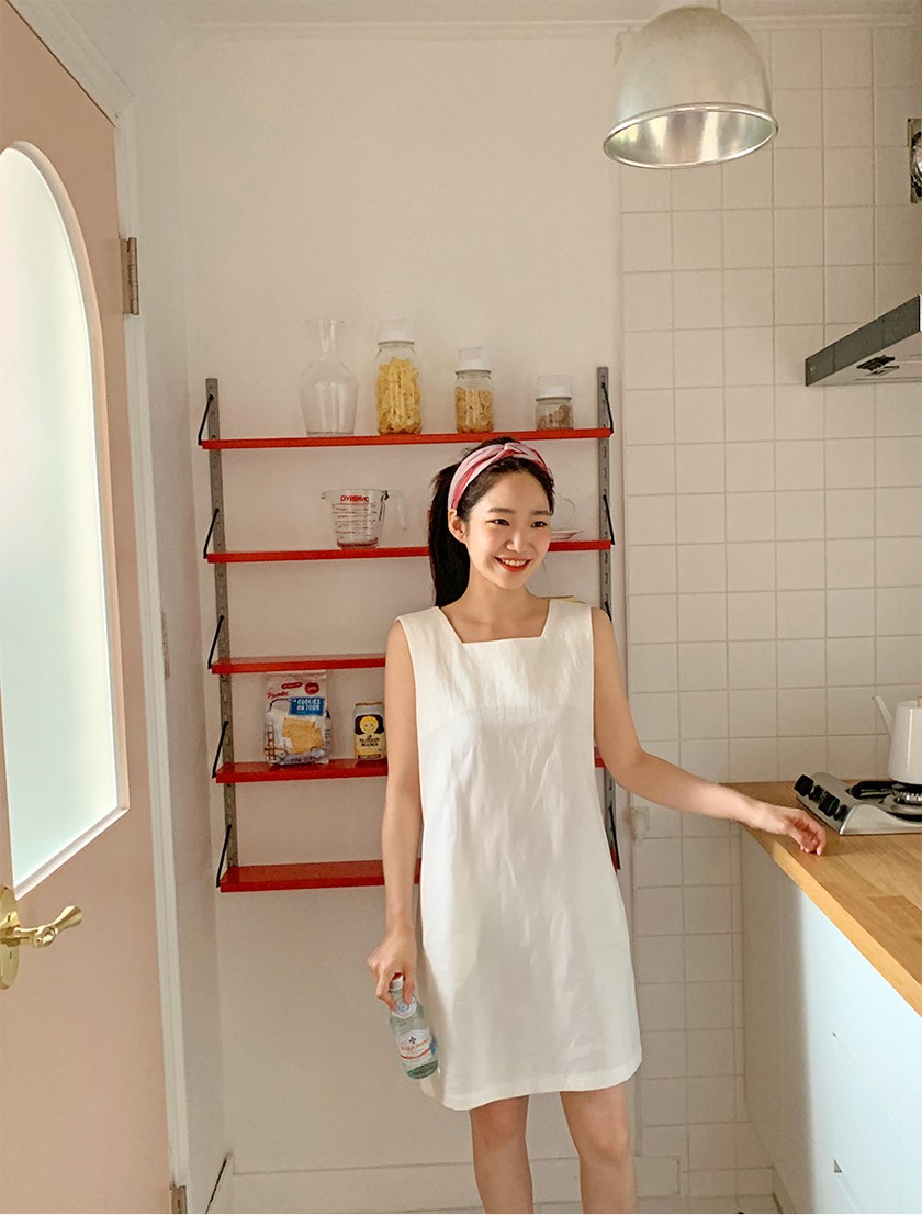 Nghe tên đã thấy mát rượi và làm lu mờ mọi khuyết điểm vóc dáng, váy suông chính là item bạn sẽ muốn sắm gấp lúc này - Ảnh 1. Nghe tên đã thấy mát rượi và làm lu mờ mọi khuyết điểm vóc dáng, váy suông chính là item bạn sẽ muốn sắm gấp lúc này - Ảnh 1.