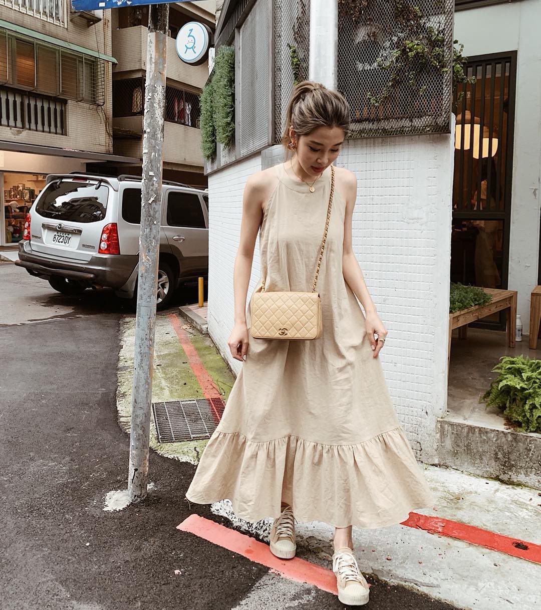 Nghe tên đã thấy mát rượi và làm lu mờ mọi khuyết điểm vóc dáng, váy suông chính là item bạn sẽ muốn sắm gấp lúc này - Ảnh 7. Nghe tên đã thấy mát rượi và làm lu mờ mọi khuyết điểm vóc dáng, váy suông chính là item bạn sẽ muốn sắm gấp lúc này - Ảnh 7.