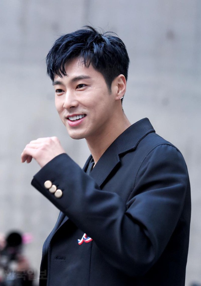 Những lý do khiến dàn idol “non xanh” phải cúi mình ngả nón trước màn solo của lão đại Kpop Yunho (DBSK) - Ảnh 6.