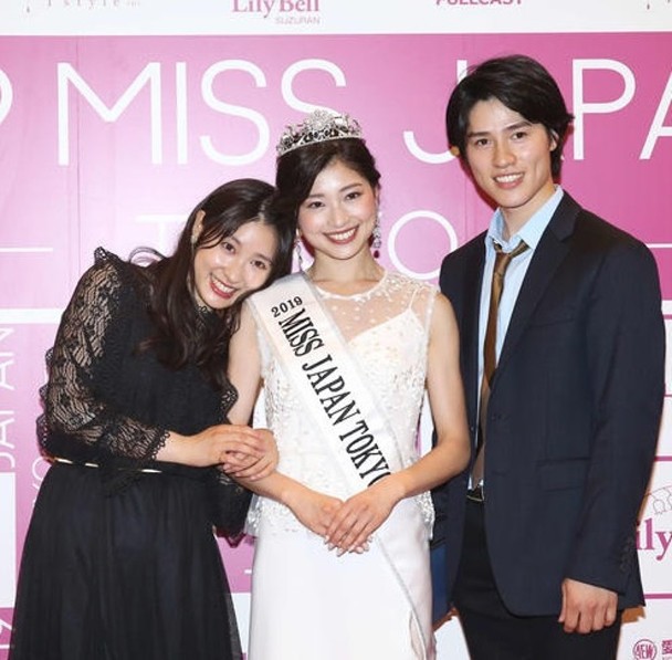 Ngược đời cuộc thi Miss Japan Tokyo: Hoa hậu bị chê bai nhan sắc nhưng 2 người em chiếm hết spotlight vì quá hot - Ảnh 8.