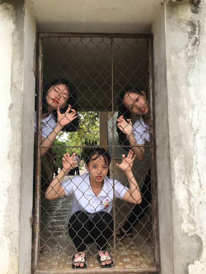 Có gì trong bộ kỷ yếu 0 đồng với những pha tạo dáng bất chấp của 3 nữ sinh Nghệ An mà dân mạng rần rần vậy? - Ảnh 5.