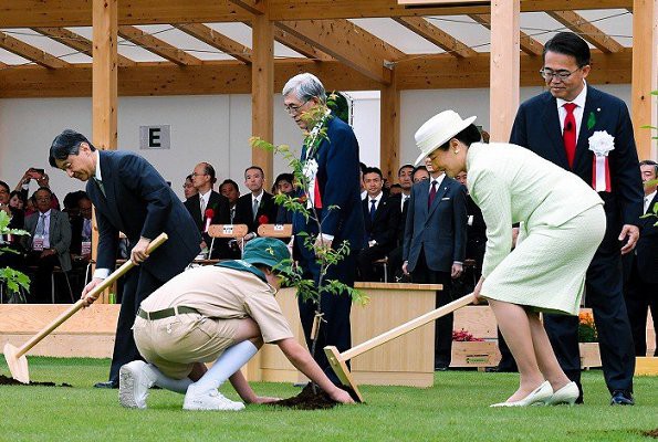 Truyền thông Nhật Bản lại phát sốt với Hoàng hậu Masako qua màn thể hiện hoàn hảo, xuất chúng của bà trong 2 ngày liên tiếp tham dự sự kiện - Ảnh 3.
