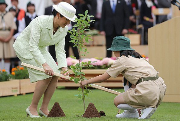 Truyền thông Nhật Bản lại phát sốt với Hoàng hậu Masako qua màn thể hiện hoàn hảo, xuất chúng của bà trong 2 ngày liên tiếp tham dự sự kiện - Ảnh 4.