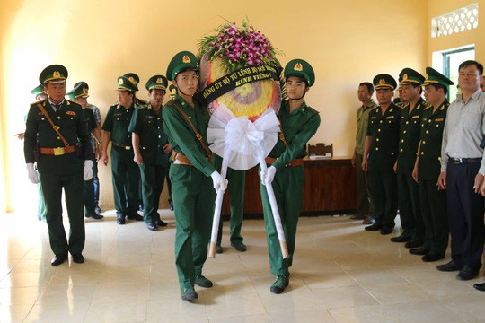 Lặng người trong tang lễ thiếu tá biên phòng hy sinh khi truy bắt tội phạm ma túy - Ảnh 7.