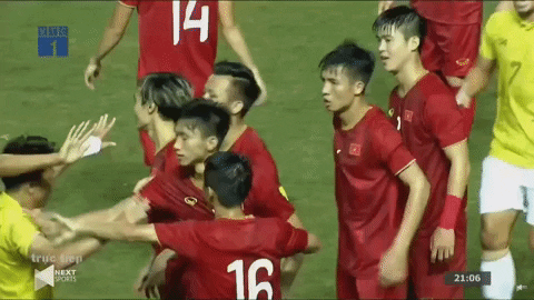 Ngôi sao Thái Lan đang thi đấu ở Nhật Bản tát vào mặt em út của tuyển Việt Nam - Ảnh 1.